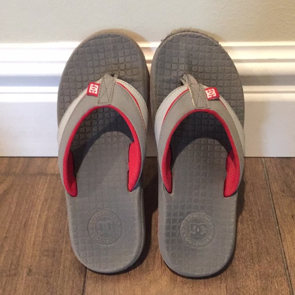 boys flip flops size 2